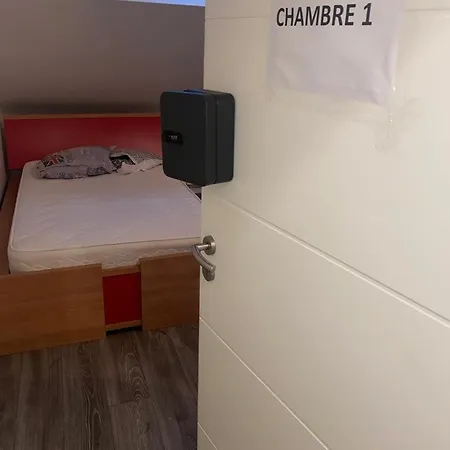 H1 - Chambre Quadruple - Tres Proche Du Luxembourg Privatunterkunft *
